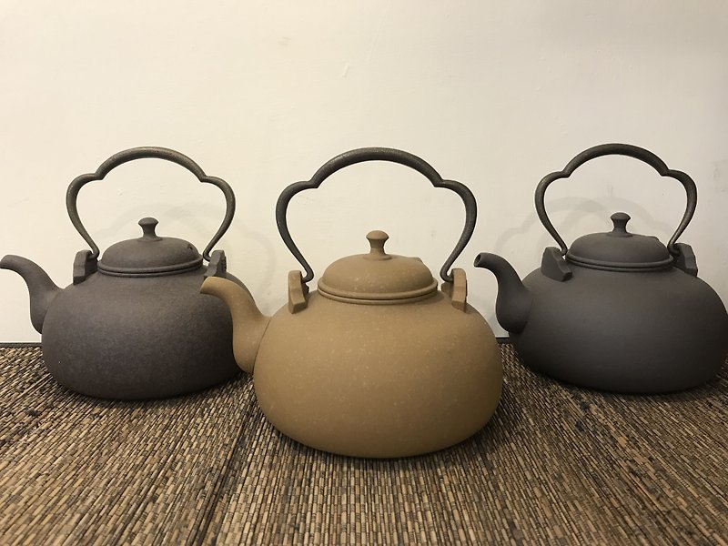 Taiwan's refined Miyoshi strict selection of rock ore kettle flat pot body sand red yellow brown pure black a total of four colors - ถ้วย - ดินเผา สีแดง