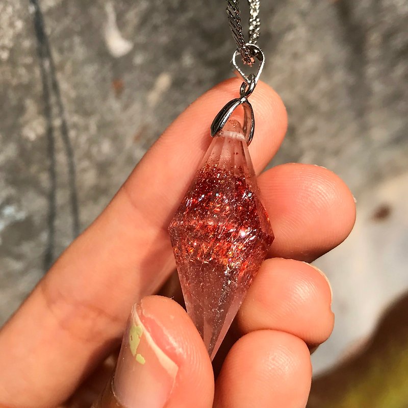 ] [Lost and find natural strawberry crystal strawberry crystal stone necklace custom Lingshi - สร้อยคอ - เครื่องเพชรพลอย สีแดง