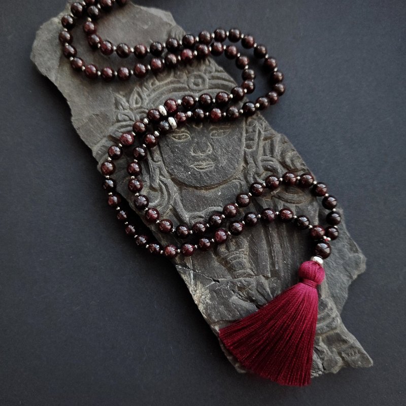 Mala Siddha - Muladhara Chakra 108 beads Garnet Japa Mala, Meditation Necklace - สร้อยคอยาว - เครื่องประดับพลอย สีแดง