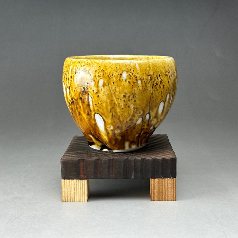 Taiwanese famous artist Yang Qingqing [Handmade Cup] handmade glaze cup 21 - ถ้วย - ดินเผา สีทอง