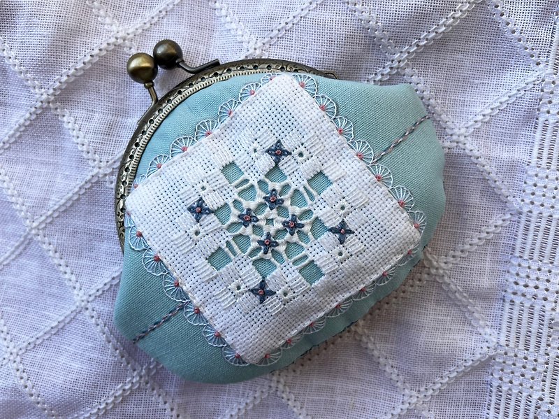 Hardanger embroidery wallet - กระเป๋าใส่เหรียญ - ผ้าฝ้าย/ผ้าลินิน 