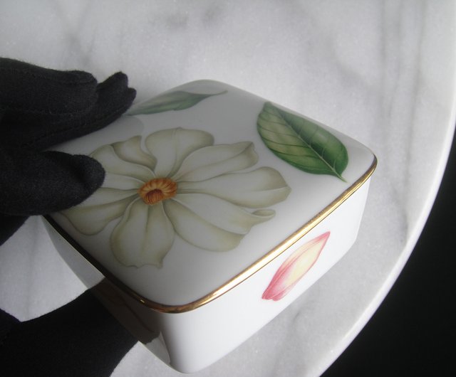 Tiffany porcelain deals jewelry box