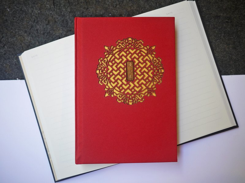 客製商品 雷射雕刻 賜福-檜木窗櫺精裝筆記書 可雕刻文字姓名 - 筆記本/手帳 - 紙 紅色