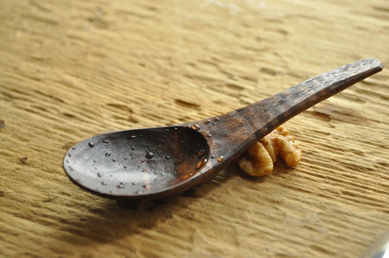 Hand carved walnut tablespoon spoon / natural raw lacquer - Ladles & Spatulas - Wood Brown