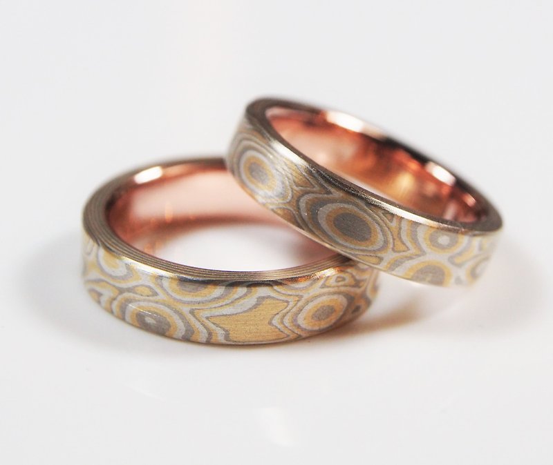 Element47 Jewelry studio~ Karat gold mokume gane wedding ring 18 (18KY/14KW/925/ - แหวนคู่ - เครื่องประดับ หลากหลายสี