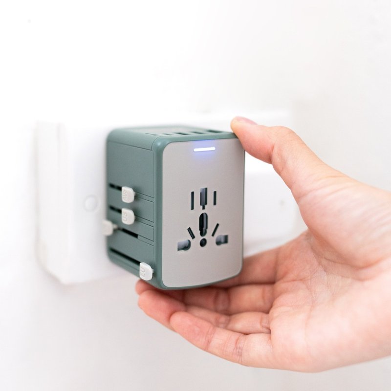 BON VOYAGE | Travel Adaptor with 35W with 3x USB and 2x USB-C PD Connector-Green - อื่นๆ - พลาสติก สีเขียว