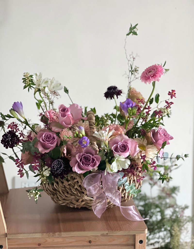 粉紫色鮮花提籃 開幕花 情人節 花籃 生日禮物 餐桌花 陞遷祝福 - 花藝/盆栽/植栽 - 植物．花 紫色