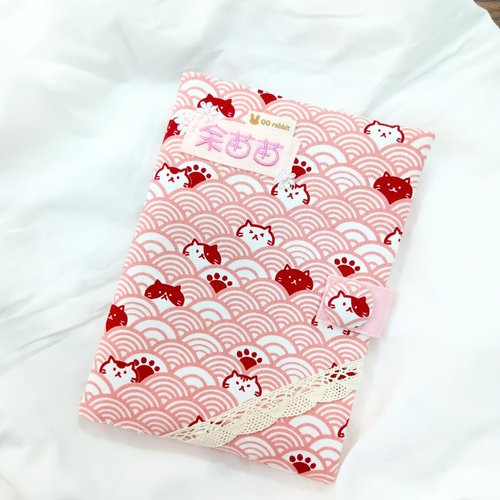 QQ rabbit 手工嬰幼兒精品 彌月禮盒 免費繡名字。貓咪青海波。寶寶手冊布書衣