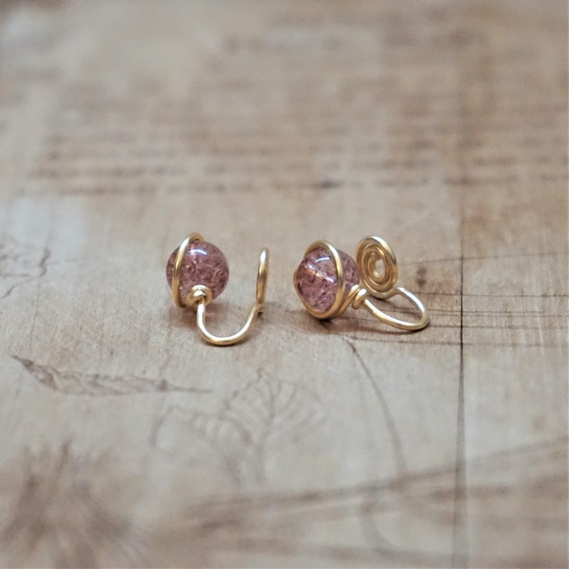 ll 6mm strawberry crystal ll gold wire frame Clip-On/ pair - ต่างหู - เครื่องประดับพลอย สึชมพู