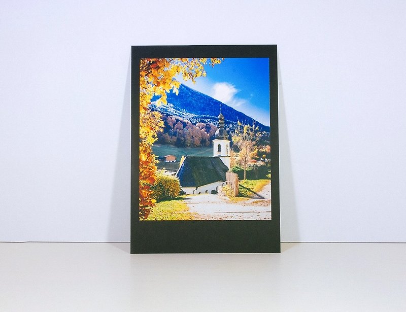 攝影明信片 | 聖塞巴斯蒂安教堂和和金黃色的樹葉-貝希特斯加登的拉姆紹-貝希特斯加登郡的秋天-巴伐利亞-德國 - 卡片/明信片 - 紙 多色