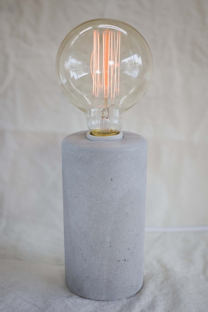 [Drizzle Handmade Workshop] <Elegant Waiting> (Including Light Bulb)-Water Mold Table Lamp - โคมไฟ - ปูน สีเทา