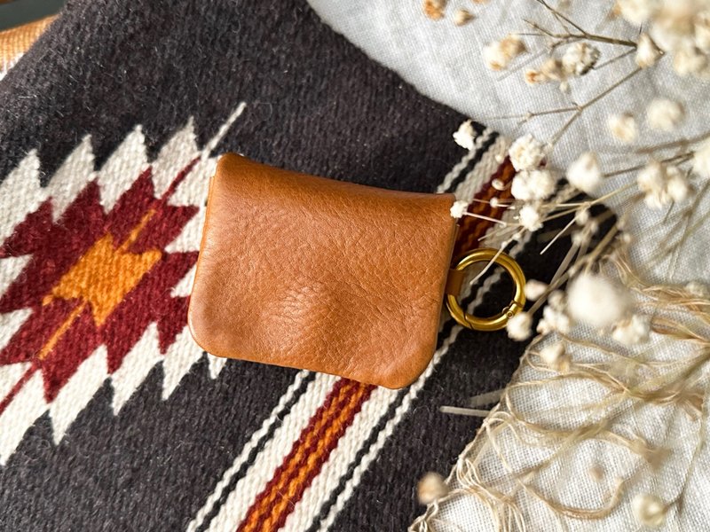 摔紋磁鈕耳機套 好好縫 皮革DIY材料包 Airpods Pro 收納保護套 - 皮件/皮革 - 真皮 咖啡色