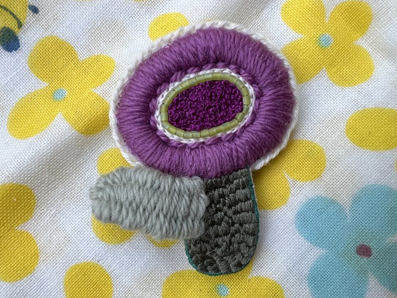 Embroidery/Brooch/sunflower/purple - เข็มกลัด - วัสดุอื่นๆ 