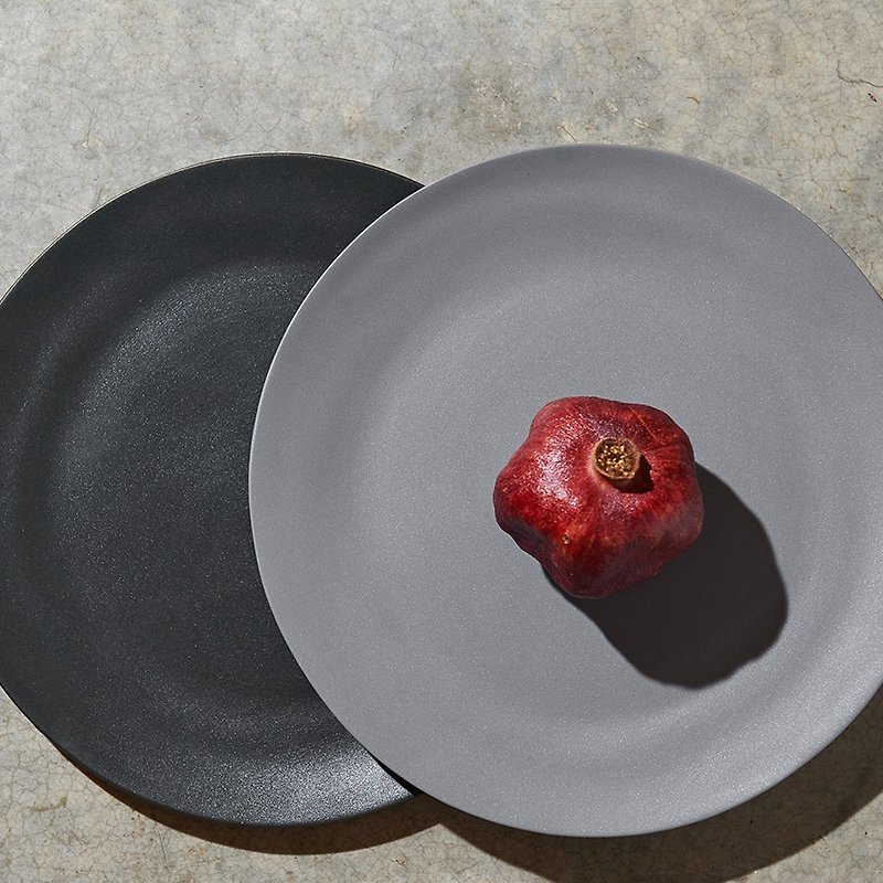 [3,co] Water Wave Main Dish (2 Pieces)-Grey + Black - Small Plates & Saucers - Porcelain Gray