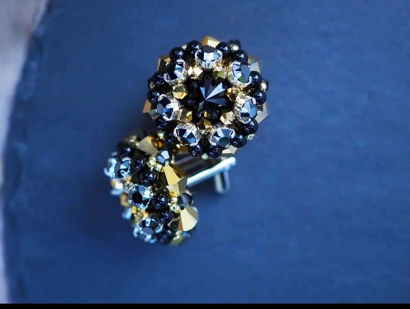 Gold and black crystal flower cufflinks/ Wedding cufflinks/ Statement jewelry - 袖扣 - 其他材質 金色