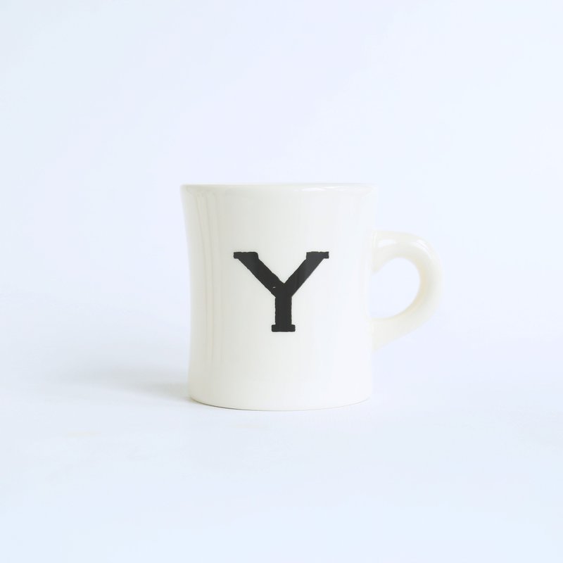 UN CAFE Letter Mug 300ml - แก้วมัค/แก้วกาแฟ - เครื่องลายคราม ขาว