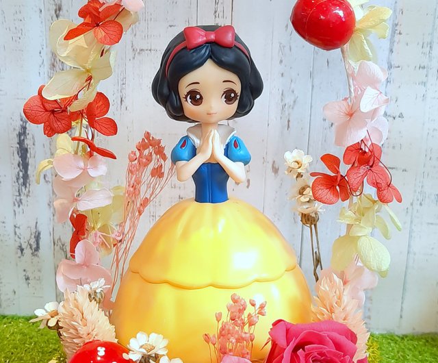 白雪姫の絵本風。ドールディスプレイベルフラワー（カプセル