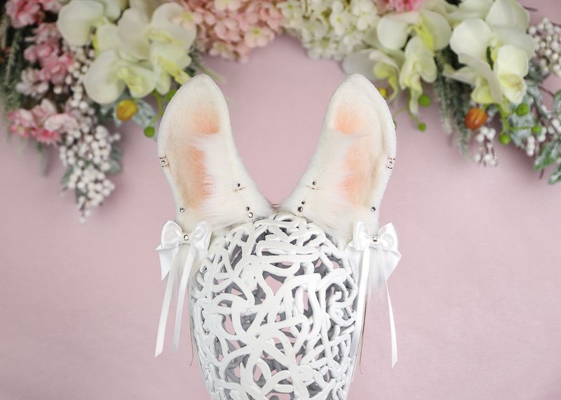 White Bunny Ears Faux Fur Ears - 髮夾/髮圈 - 其他人造纖維 白色