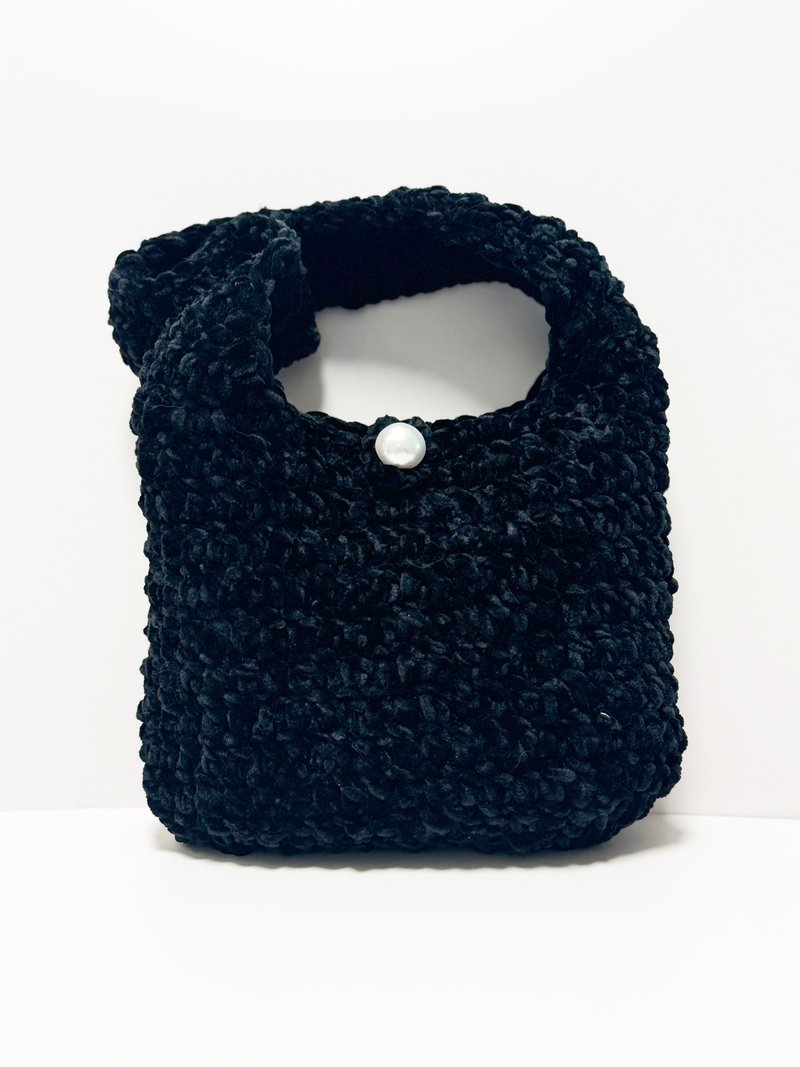 Crochet velvet yarn  shoulder bag - กระเป๋าถือ - วัสดุอื่นๆ สีดำ