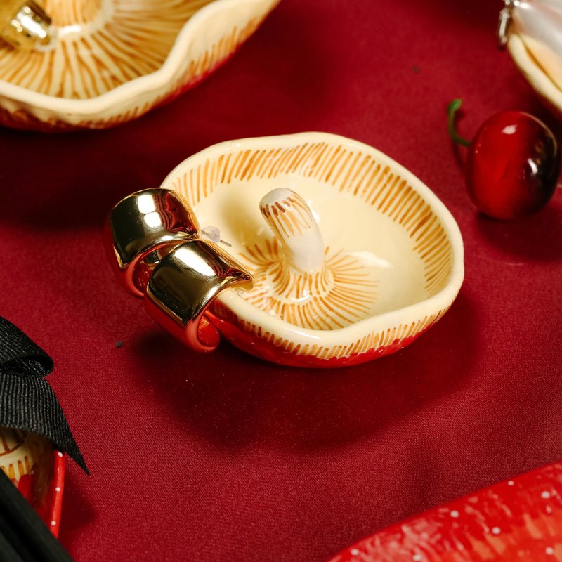 Mushroom Ring Holder - 花瓶/花器 - 陶 紅色