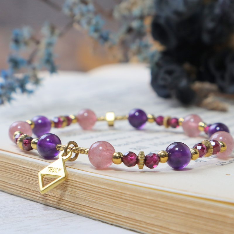Strawberry pink crystal bracelet memory Bronze/ amethyst / Stone customized gift Tanabata - Bracelets - Copper & Brass Red