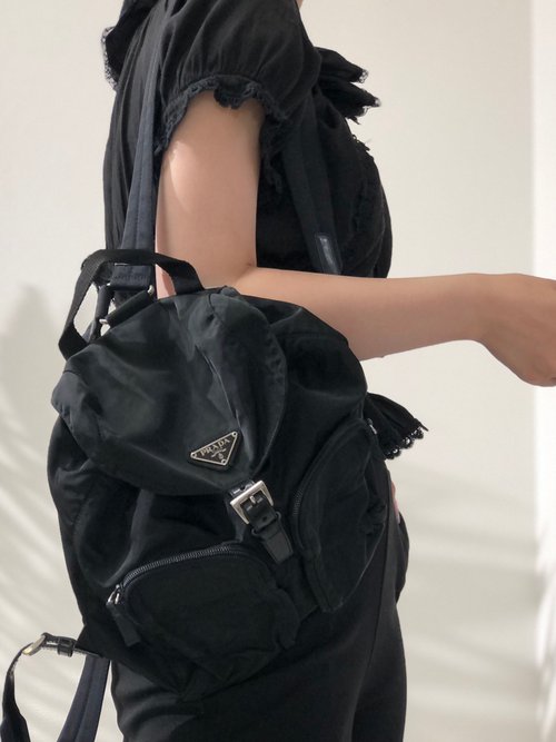 PRADA プラダ 90S トライアングルロゴ レザー リュック バックパック 日本直送 名牌中古包 】PRADA プラダ トライアングルロゴ