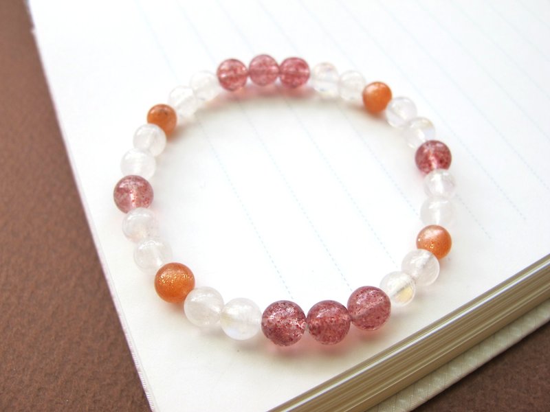 [夕] Moonstone x Sunstone x Strawberry Crystal - Handmade Natural Stone Series - Bracelets - Crystal Multicolor
