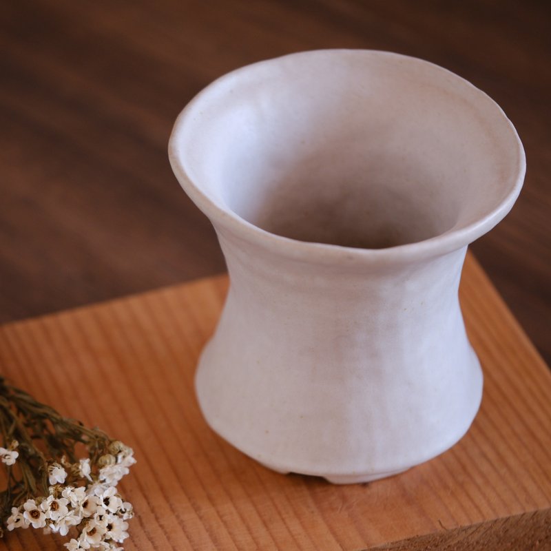 手捏陶器/花瓶/擺件 - 花瓶/花器 - 陶 白色