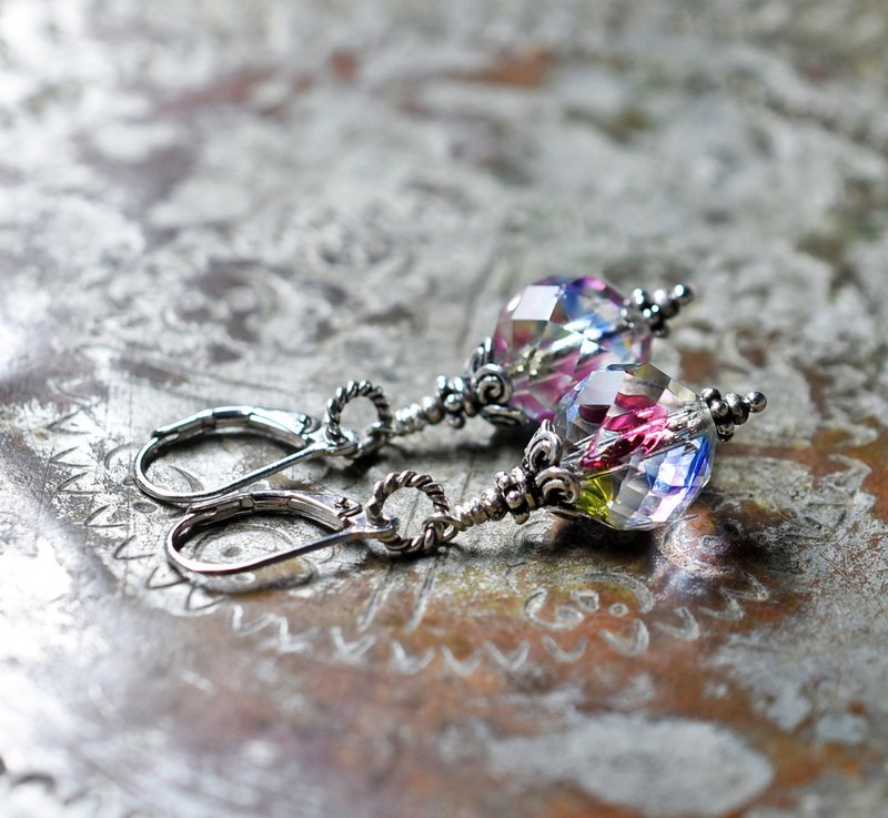 少し大き目なアンティークアイリスガラスの一粒ピアス - 耳環/耳夾/耳骨夾 - 玻璃 多色