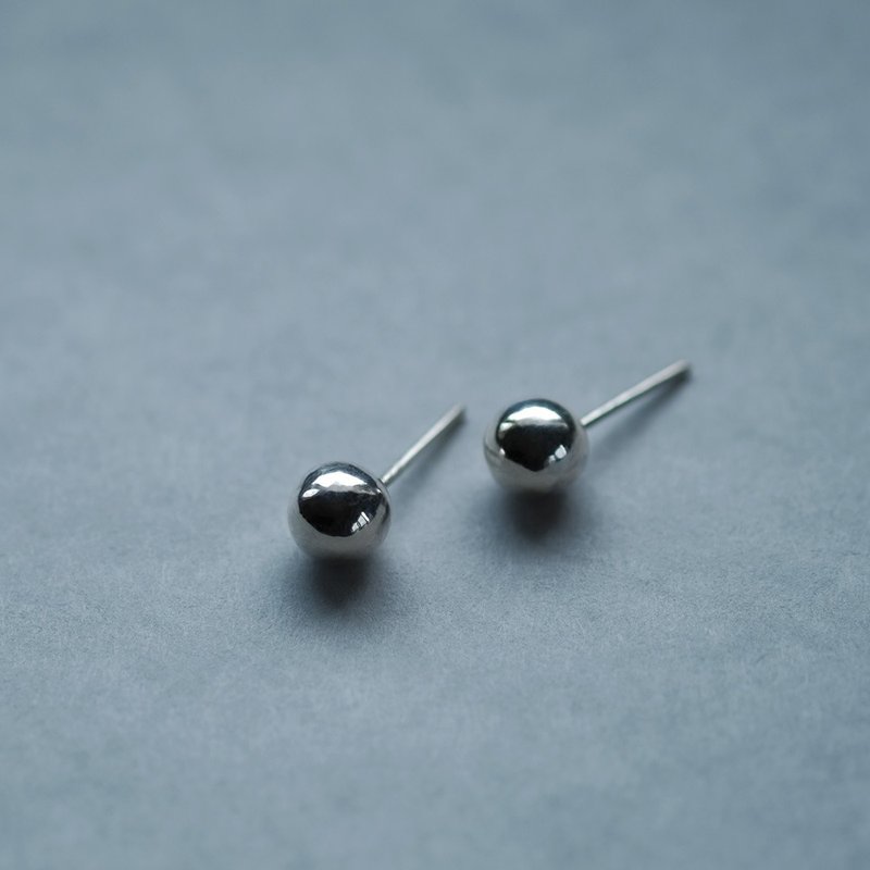 7mm ボール ピアス シルバー925 - 耳環/耳夾/耳骨夾 - 其他金屬 銀色