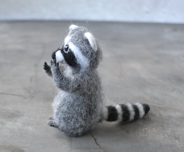 グッズ アライグマの毛糸の置物 ニードルフェルト リアルな手作りミニチュア動物 - ショップ Feltedclouds 人形・フィギュア -  Pinkoi