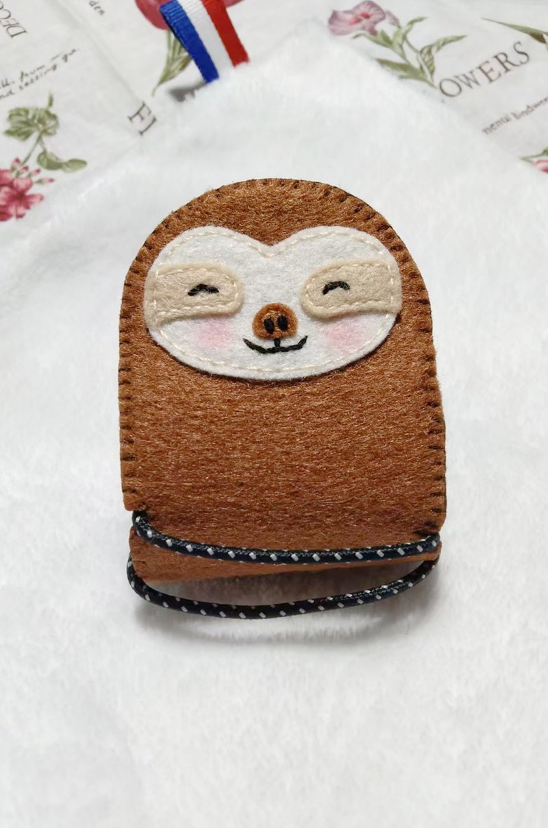 Earphone holder 耳機集線器-樹櫴企鵝 - 捲線器/電線收納 - 其他人造纖維 咖啡色