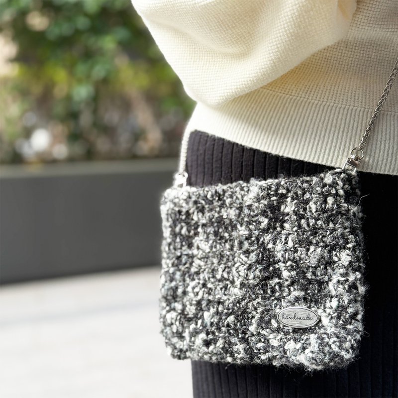 【羊毛毛手機包】捲捲黑灰銀・手機包/小銀球包/手工編織包 - 側背包/斜孭袋 - 羊毛 