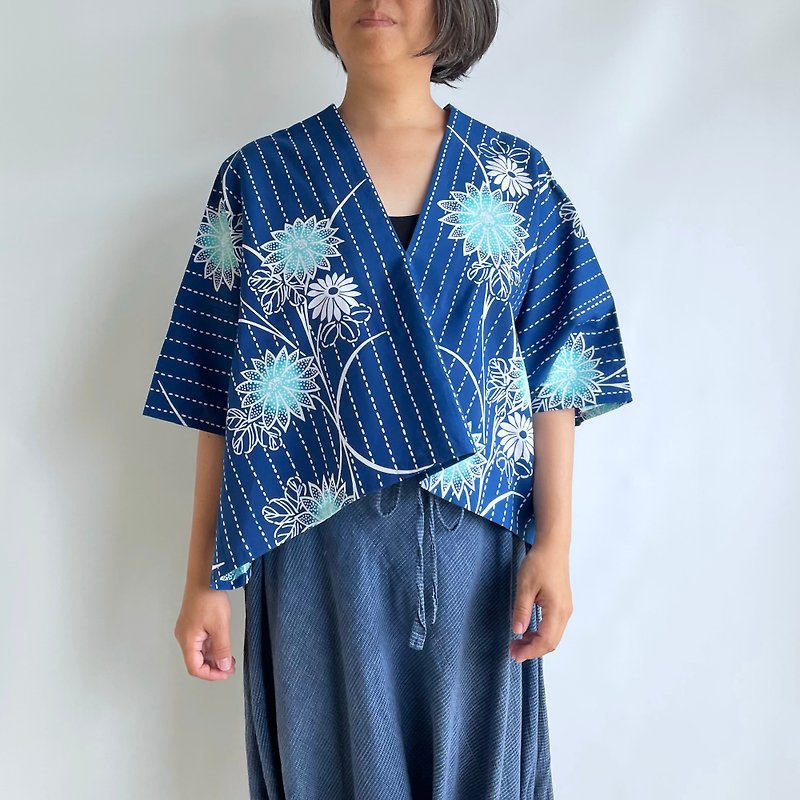 Unique item | Vertical cloth Wide Pullover -YUKATA fabric, flowers on blue - เสื้อเชิ้ตผู้หญิง - ผ้าฝ้าย/ผ้าลินิน สีน้ำเงิน