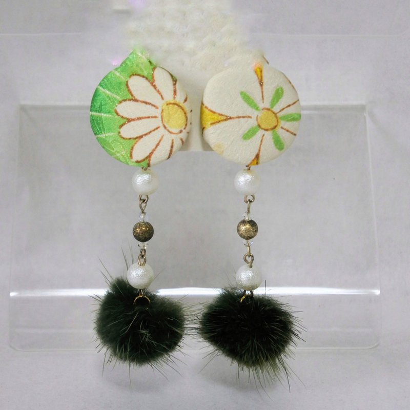 Kimono remake 2Way earrings with walnut buttons - ต่างหู - วัสดุอื่นๆ สีเขียว