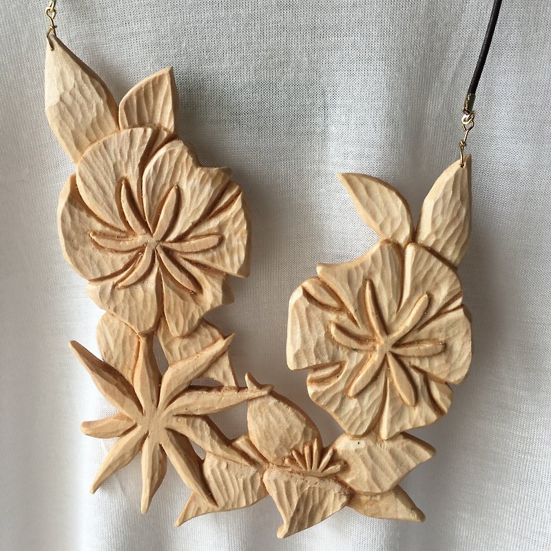 wooden flowers necklace natural mix00 - สร้อยคอ - ไม้ สีนำ้ตาล