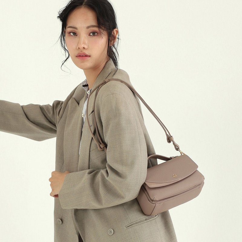 Megan (Sand):  Crossbody bag, Cow leather, Grey, Light weight, Mini bag - 手提包/手提袋 - 真皮 灰色