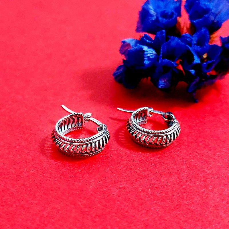 復古風編織925純銀耳環 V花紋邊設計 (禮盒裝) - 耳環/耳夾/耳骨夾 - 純銀 銀色