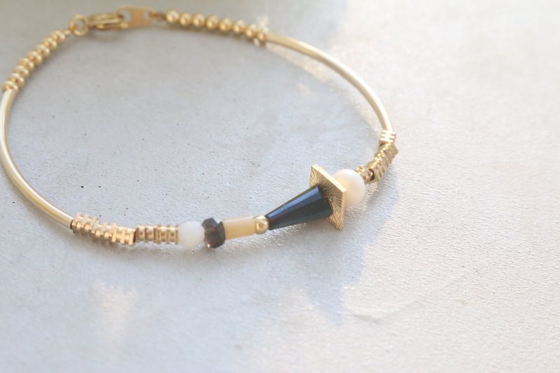 Pearl crystal agate brass bracelet (1069 lucky) - สร้อยข้อมือ - เครื่องเพชรพลอย สีดำ