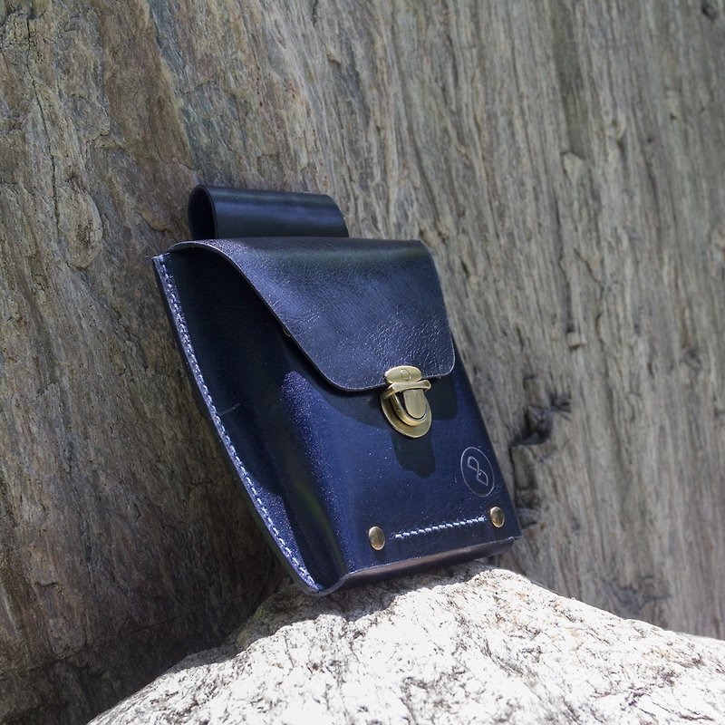 DUAL the Leather Classic wasit bag - กระเป๋าแมสเซนเจอร์ - หนังแท้ สีน้ำเงิน