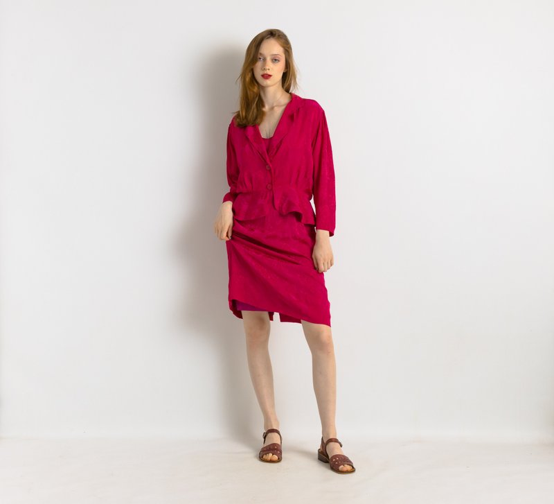 驚豔桃紅套裝：鉛筆連身裙與西裝外套 - 女裝工人褲/吊帶褲 - 其他材質 粉紅色