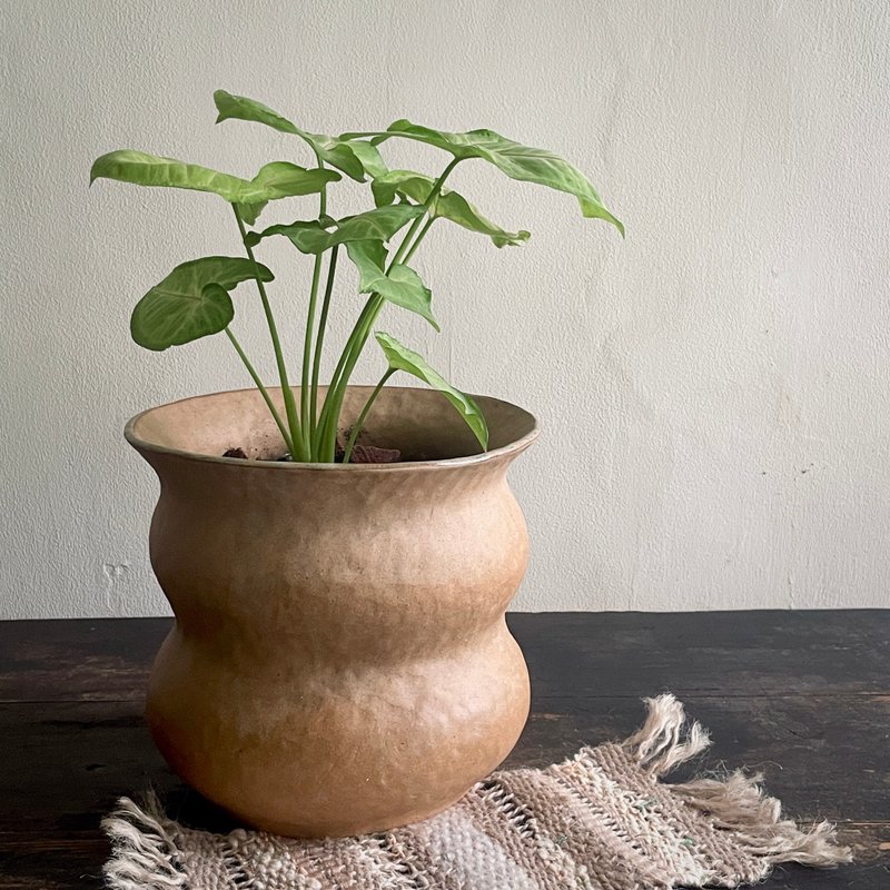 Hand pinch flower pot - Pottery & Ceramics - Pottery Khaki