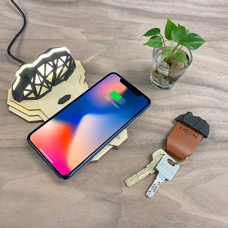 Lion Rock Wireless Mobile Phone Charger + Keychain/Bookmark Set [Stylish and Practical ~ Gift for Immigration] - ที่ชาร์จไร้สาย - ไม้ สีดำ