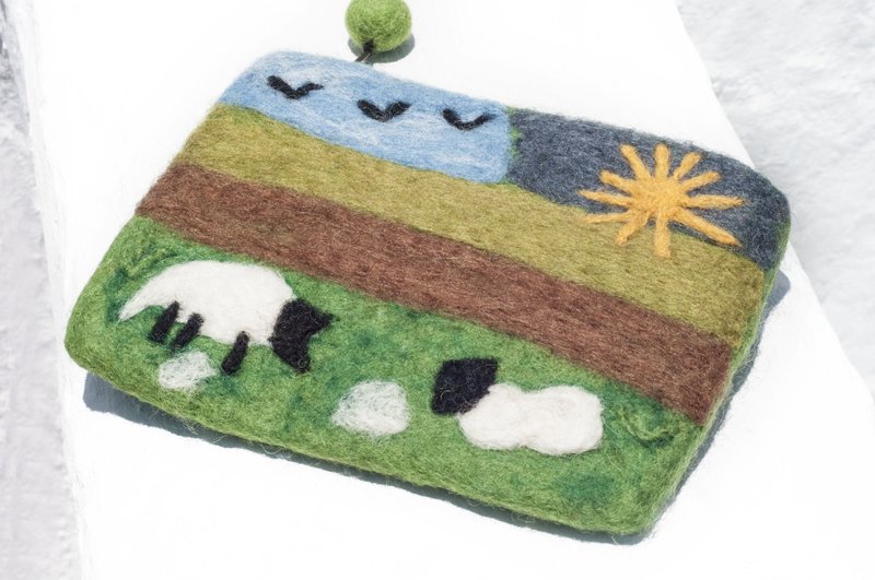 Wool Felt Small Bag / Wool Felt Storage Bag / Coin Purse / Youyou Card Holder / Wool Felt Wallet-Green Grass - กระเป๋าเครื่องสำอาง - ขนแกะ หลากหลายสี