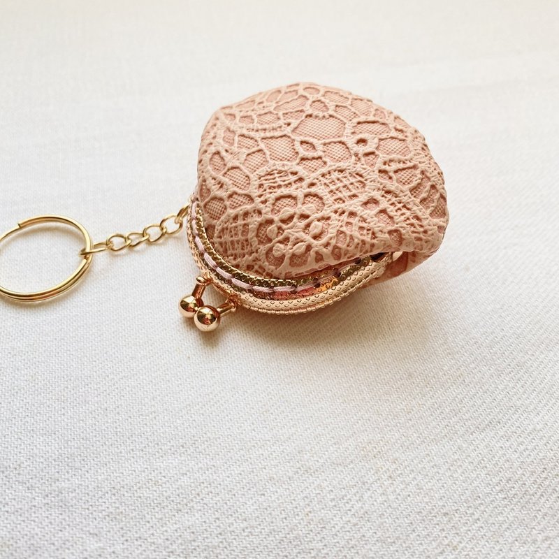 Three-dimensional lace imitation leather kiss lock bag keychain - กระเป๋าใส่เหรียญ - หนังเทียม 