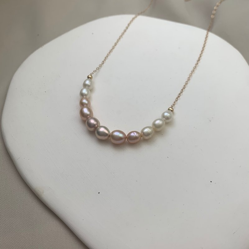 14KGF sunset gradient pearl short necklace - สร้อยคอ - ไข่มุก สึชมพู