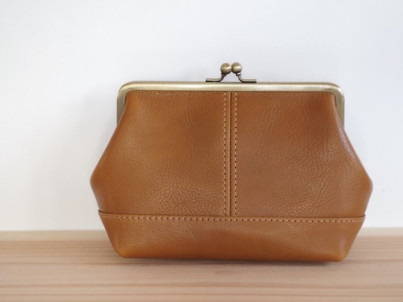 Snap lock leather pouch Mustard - 化妝包/收納袋 - 真皮 金色
