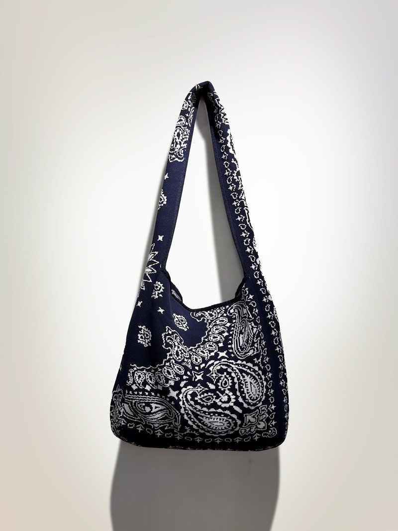 Dark Blue Bandana Flower Knitted Crossbody Bag - กระเป๋าแมสเซนเจอร์ - ผ้าฝ้าย/ผ้าลินิน สีน้ำเงิน