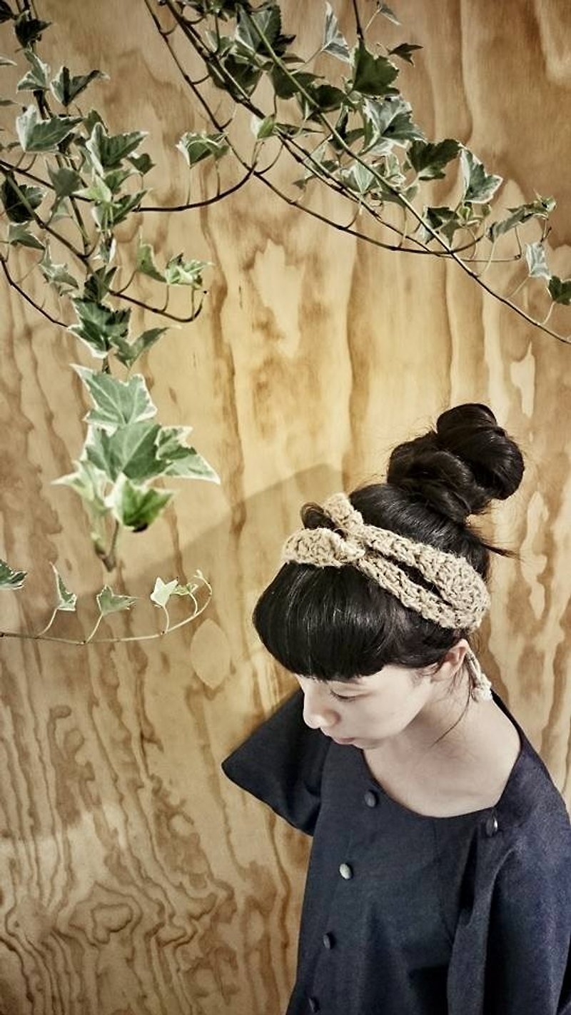 Hand-crocheted Linen headband - เครื่องประดับผม - ผ้าฝ้าย/ผ้าลินิน สีกากี