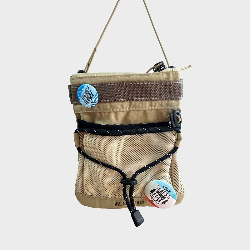 Jungle CrossBody Bag (Khaki) - กระเป๋าแมสเซนเจอร์ - วัสดุอื่นๆ สีกากี